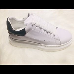 Alexander McQueen Oversized-Sole Leather Sneakers